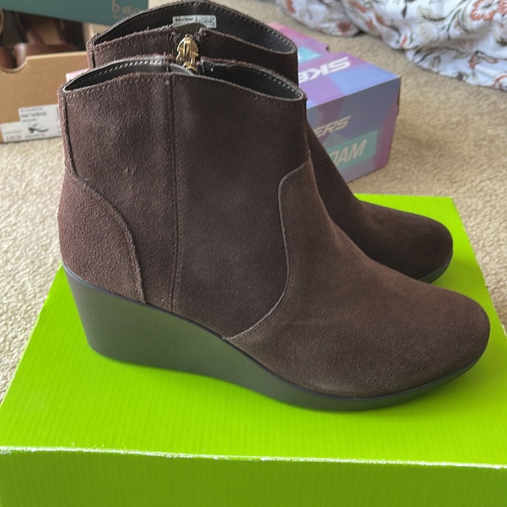 Crocs dual comfort women’s suede wedge bootie.